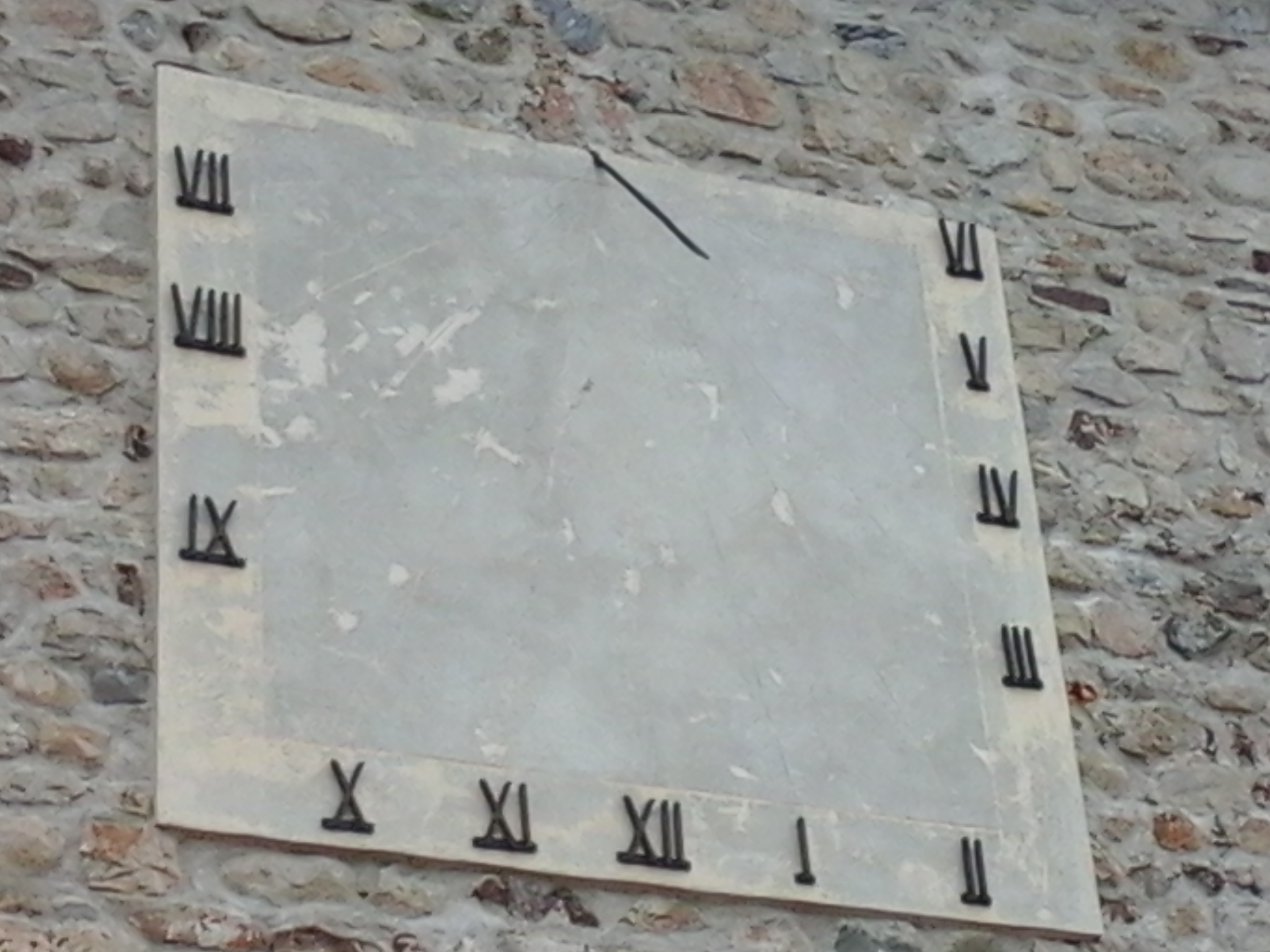 Claret Au rythme du cadran solaire