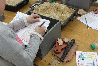 Atelier 'fouilles archéologiques'_Gap - © Mmd05