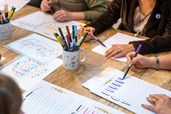 ZEN ALTITUDE : initiation à la calligraphie_Gap - © adobe stock ZEN ALTITUDE : initiation à la calligraphie_Gap - © adobe stock