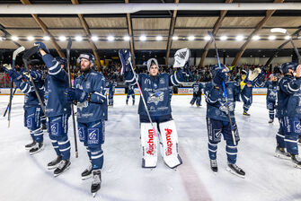 Séance de dédicaces avec Les Rapaces de Gap et Rappy_Gap - © Les Rapaces de Gap Séance de dédicaces avec Les Rapaces de Gap et Rappy_Gap - © Les Rapaces de Gap