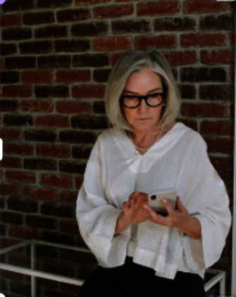 - © @canva - © @canva