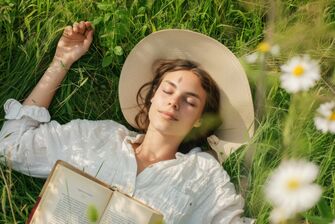 ZEN ALTITUDE : sieste sensorielle, mots, senteurs et sons de la nature_Gap - © adobe stock ZEN ALTITUDE : sieste sensorielle, mots, senteurs et sons de la nature_Gap - © adobe stock